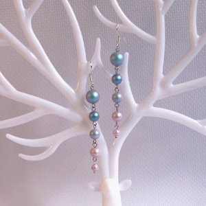 Работа Нежные серьги-дорожки из жемчужин Сваровски в пастельных тонах