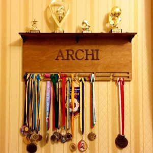 Работа Медальница с полкой для кубков 70х32 см