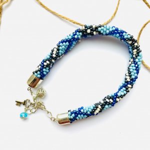 Робота Браслет жгут з бісеру в клітинку