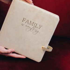 Робота Альбом "Сім'я - це все"