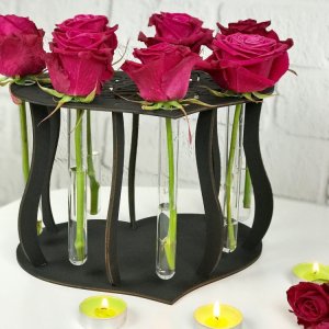 Работа Деревянная подставка для цветов со стеклянными колбами