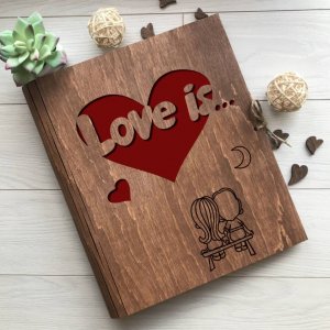 Робота Оригінальна фотокнига з дерева «Love is»