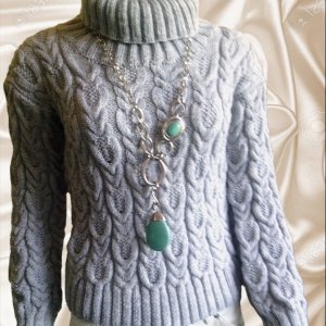 Работа Классический короткий свитер с высоким воротом