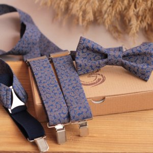 Работа Комплект подтяжки и бабочка синий с рисунком "пейсли"