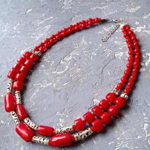 Работа Колье с крупными натуральными кораллами двухрядное