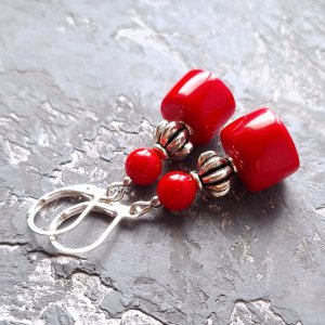 Работа Серьги с натуральными кораллами и серебряными застежками № 290