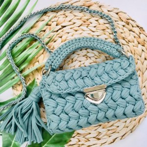 Работа Женская вязаная сумка Зефирка