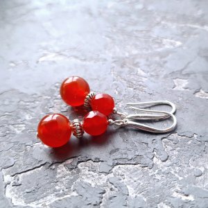 Работа Серьги из натурального сердолика с серебряными застежками