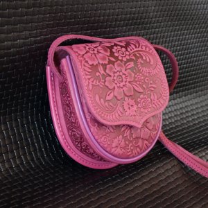 Работа сумка с кожи цвета фукция Софийка