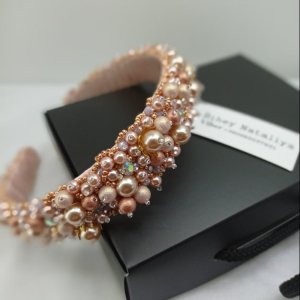 Работа Обруч из жемчужин и камней