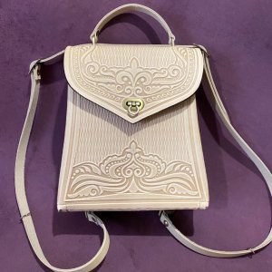 Работа РЮКЗАК из натуральной кожи "Вектор" слоновая кость