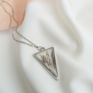 Робота Кулон з епоксидної смоли з рослинами