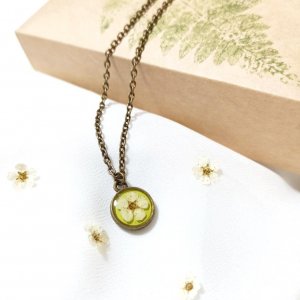 Работа Двухсторонний  кулон с  цветком земляники