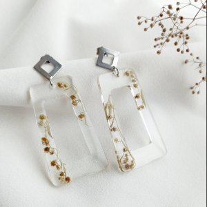 Работа Большие прямоугольные серёжки с цветами, с эпоксидной смолы