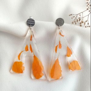 Работа Большие  свисающие серьги с цветами, с эпоксидной смолы 