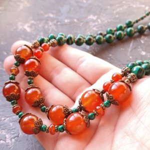 Работа Ожерелье из натурального сердолика и малахита