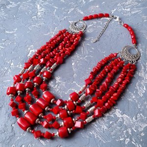 Работа Ожерелье п`ятирядне "Танец весны" из натуральных кораллов