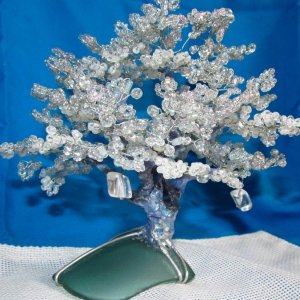 Работа Миниатюрное деревце из бисера