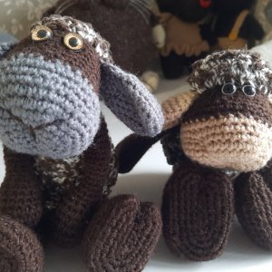 Робота В'язана іграшка амигуруми баранчик Чахлік