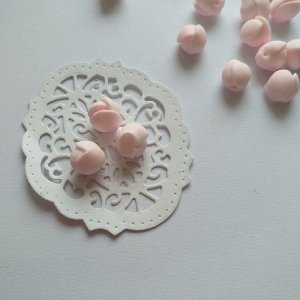 Робота Рожеві бутони з полімерної глини