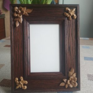 Робота Дерев'яна фоторамка з ручним різьбленням