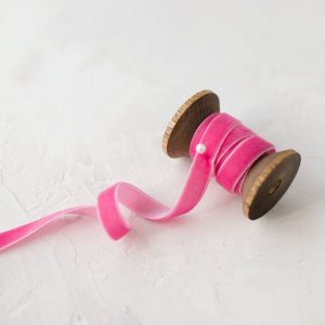 Робота Оксамитова стрічка 1см яскраво-рожева