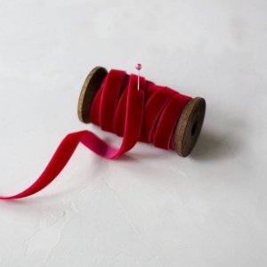 Работа Бархатная лента 1 см красная