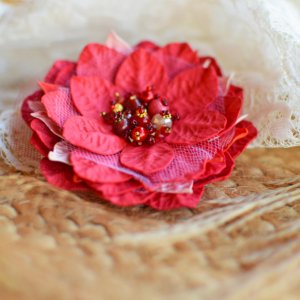 Работа Брошь красная расшитая каминьцямы, цветок фоамиран, подарок