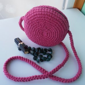 Работа Сумка круглая розовая с длинной ручкой