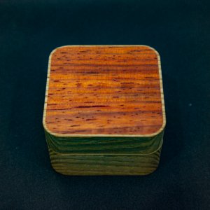 Робота Персоналізований дерев'яний футляр для кілець