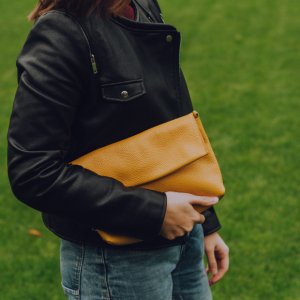 Робота Жіноча шкіряна сумка. Колір каррі. 