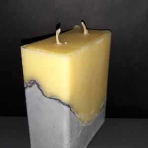 Робота Велика свічка на бетоні