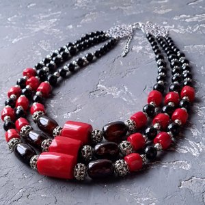 Работа Роскошное ожерелье с огромными натуральными кораллами