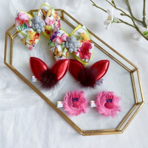 Работа Набор из зайчиками заколки и резинки