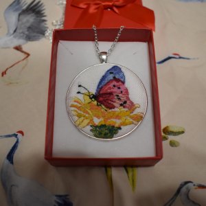 Работа Кулон с микровышивкой "Бабочка"