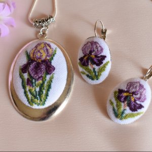 Робота Комплект прикрас з мікровишівкой "Ніжність"