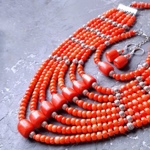 Робота Комплект прикрас з натуральних коралів під старовинне етно