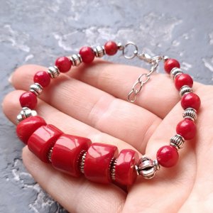 Робота Браслет з натуральних коралів № 220