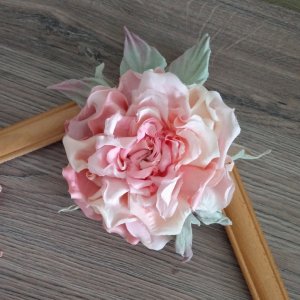 Работа Брошь Роза Фламинго