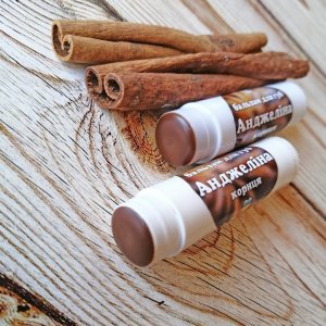 Робота Бальзам для губ "Анджеліна" з корицею