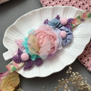 Работа Повязка весна с розой и бабочкой.