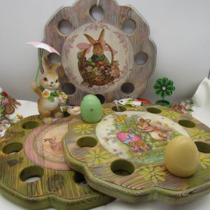 Робота Підставка з сосни для паски і яєць