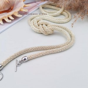 Робота Ларіат з японського бісеру Golden light