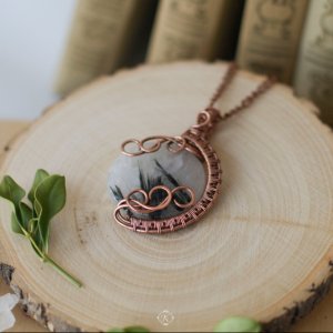 Робота Круглий кулон оберіг з кварцом і чорним турмаліном "Місяць"