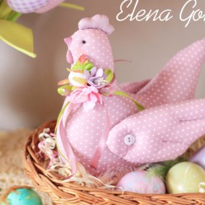 Робота Великодня курочка Рожера в крапочку