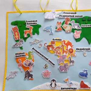 Робота Карта світу з фетру на стіну. Тварини, материки, океани.