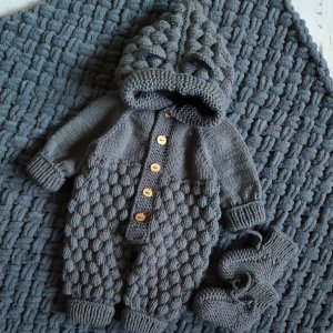 Работа Комплект на выписку, плед вязаный и комбинезон