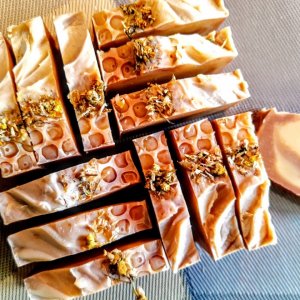 Работа Мыло на топленом молоке с медом и ромашкой