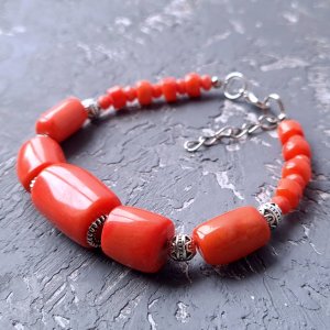 Работа Браслет из натуральных лососевых кораллов № 230