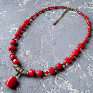 Робота Кольє з натуральнми коралами з етно орнаментом